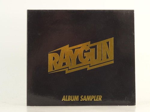 Raygun waiting line - in,