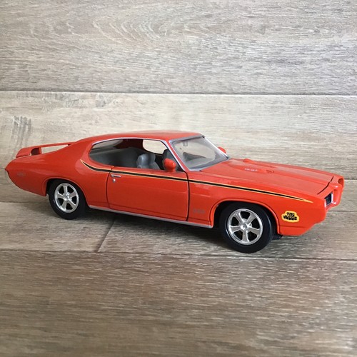 Red box toy 1969 - box, judge