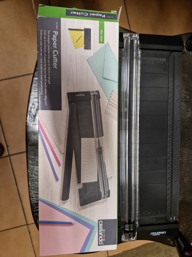 Paper cutter