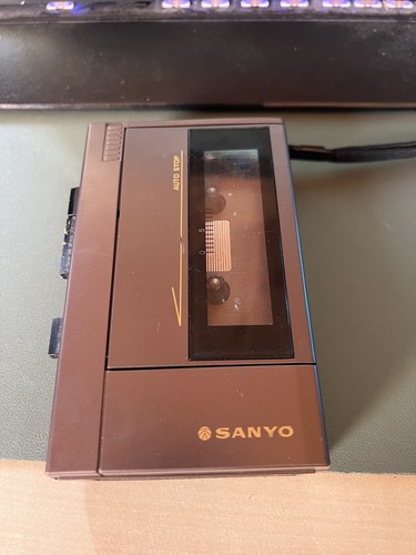 Vintage sanyo m1011 portable - sanyo,