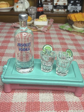 Doll House Miniature 1:12 Scale Vodka With Glasses Shop Restaurant Pub/Bar Decor