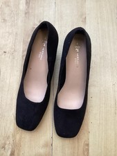 BNWOB Black Court Shoes size 7