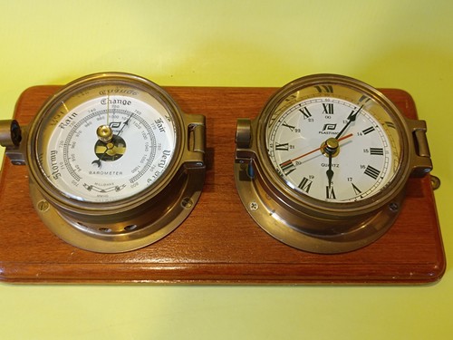 Vintage collectible clock - collectible,