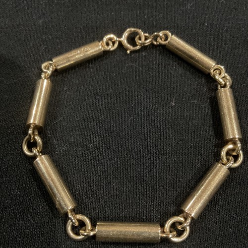 Stunning solid 9ct gold - stunning,
