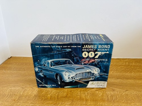 Airfix scale car kit - 1:24,