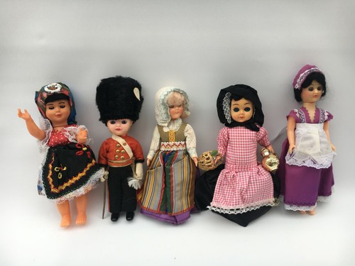 Dolls national costume x 5 - national,