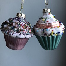 Pair of Pretty Cupcakes Fun