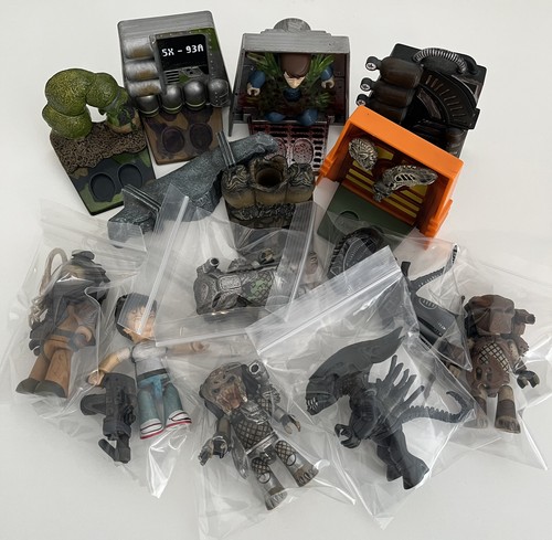 Mezco mez itz aliens and - /,
