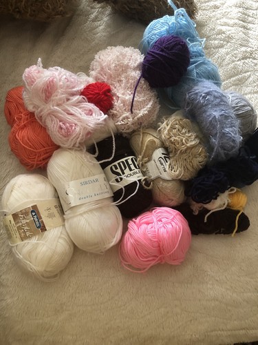 Assorted mixed coloured wool - assorted,