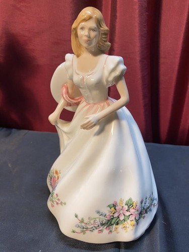 Royal doulton figurine - doulton,