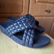 FITFLOP SIZE 8  LULU PADDED