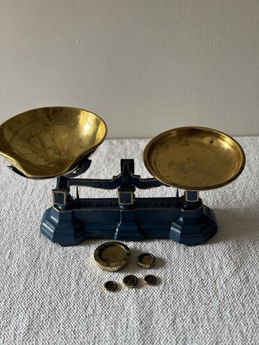 Vintage cast iron - cast, balance