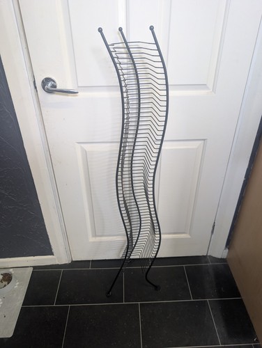 Vintage black metal wire wavy - metal,