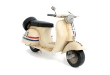 RETRO VINTAGE STYLE DISTRESSED CREAM VESPA SCOOTER METAL TIN MODEL ORNAMENT SIL