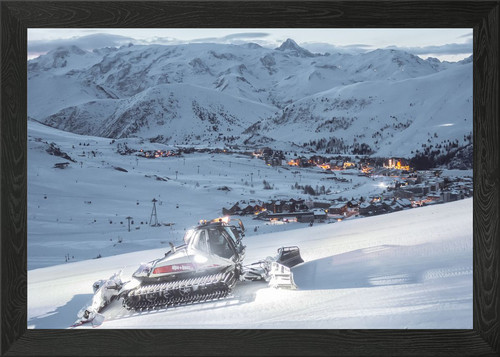Snowcat mountain village - in,