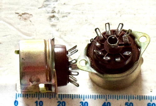 B9a skirted valve base x1 - ,