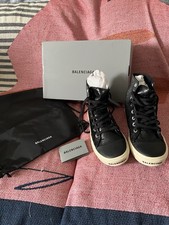 100%Brand New Balenciaga Paris