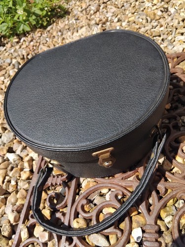 Vintage black hat box - with, key
