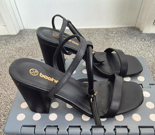 Boohoo black strappy - boohoo, square