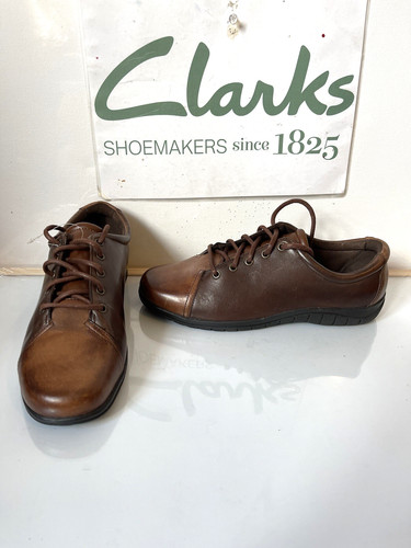 Clarks flat leather shoes - leather, size