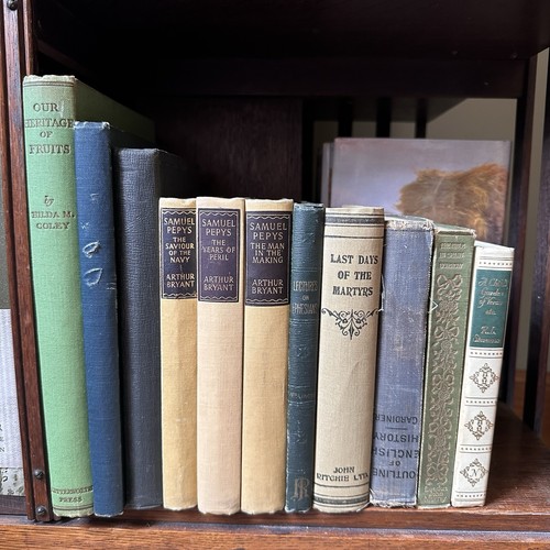 Vintage green cream - &,