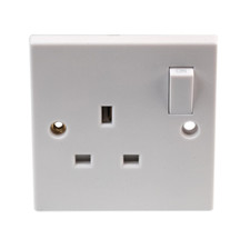 NEW 13A Switched Plug Single Socket 1 Gang White Wall Socket