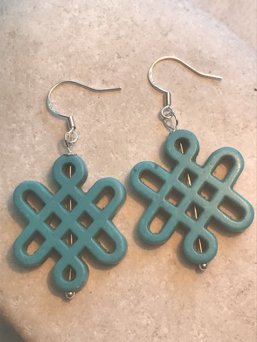 Howlite turquoise chinese knot - howlite,