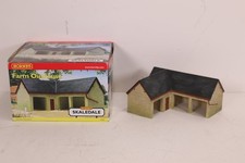 Hornby Skaledale Farm Outhouse R8783