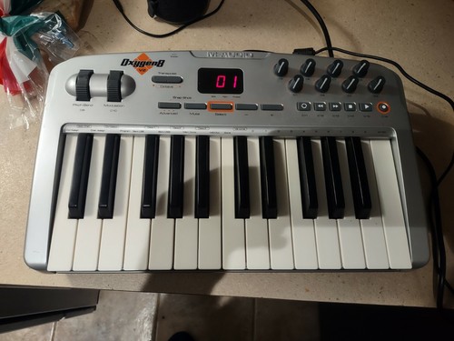 Audio oxygen8 midi keyboard - oxygen8,