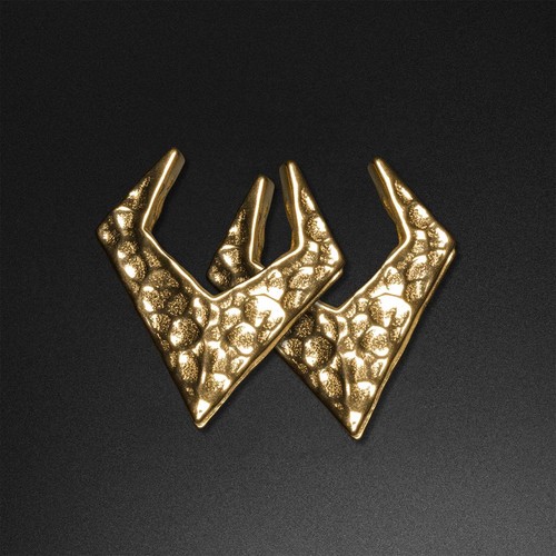 Hammered pointed hanger - hammered,