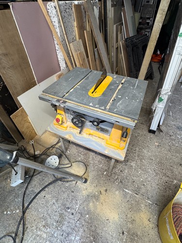 Dewalt table saw - table,