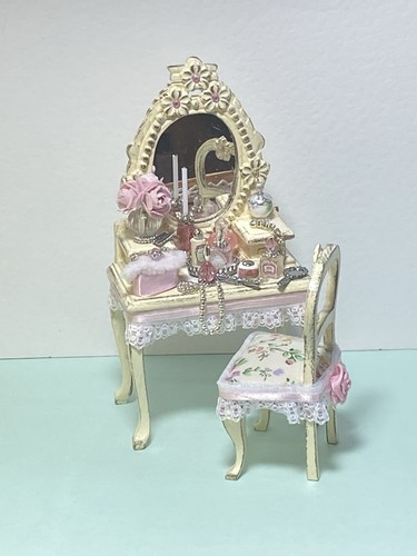 Dolls house 12th pretty - house, 1/12th