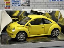 1:18 *BOXED* BURAGO 1998 VW VOLKSWAGEN NEW BEETLE (Yellow) Cod. 3302 Model Car!