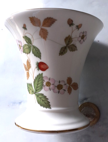 Wedgwood wild strawberry bone - strawberry,