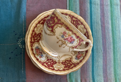 Vintage queen anne fine bone - queen,