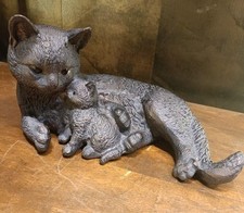 Cat and Kitten Sculpture Figurine - Mother Cat Cuddling Baby Kitten