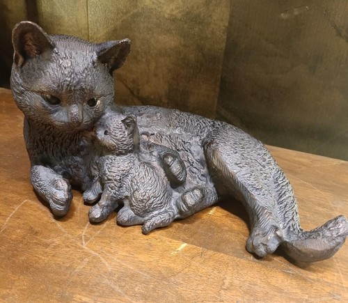Cat and kitten sculpture - cat,
