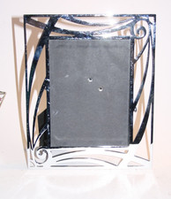 Photo frame 5.5 x 7.5 inch aperture- New and lovely!