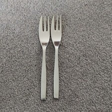 2 x VINTAGE STAINLESS STEEL VINERS CHELSEA Cake / Pastry FORKS 15cm vgc
