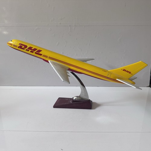 Dhl boeing 737 45 - xl, scale