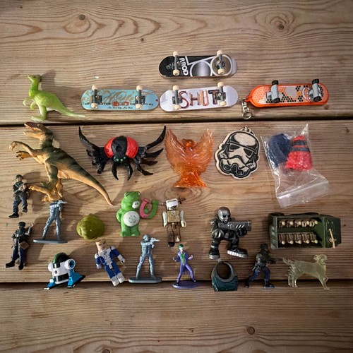 Mixed toy bundle - 24, items