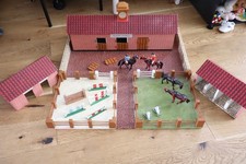 VINTAGE UNBRANDED WOODEN