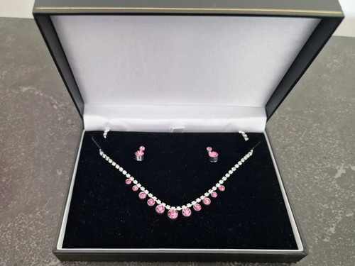 Stunning statement necklace - stunning,
