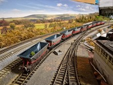 Hornby R249 MGR hopper rake of 9