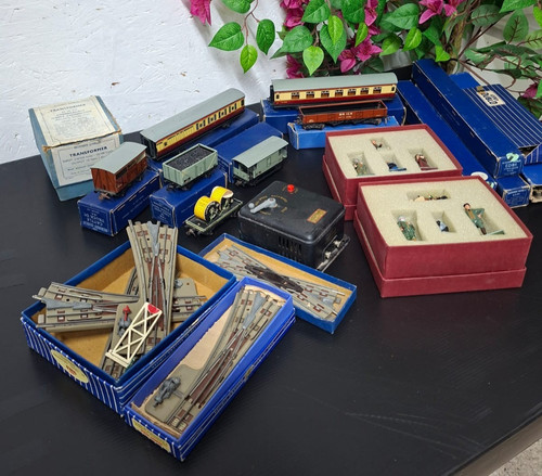 Hornby dublo train carts - hornby,