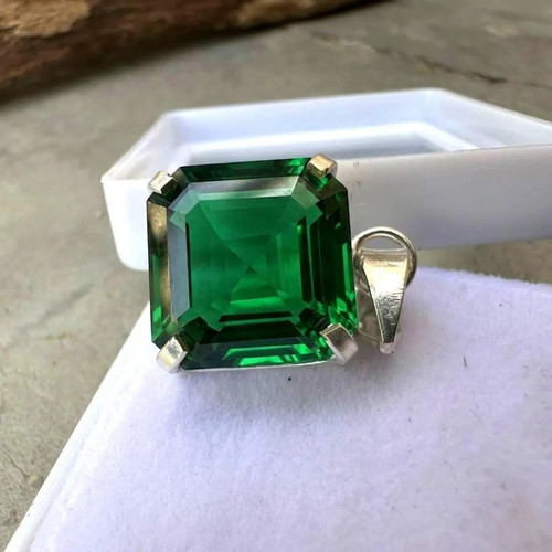 Natural green emerald - 29.10, ct