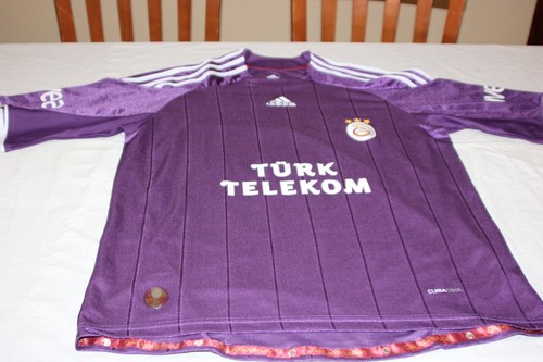 Galatasaray 2009 third away - galatasaray, 2009/10