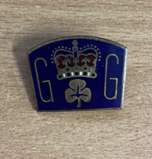 Wonderful Vintage Girl Guide Queens Award Enamel Badge #01