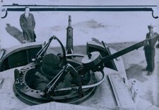 1935 perth flying boat gun - flying,