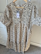 BNWT Floral Womens Dress Cream